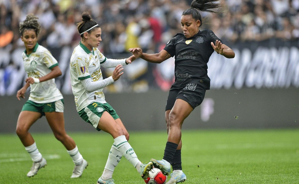 Corinthians supera Palmeiras e abre vantagem na final do Paulistão
