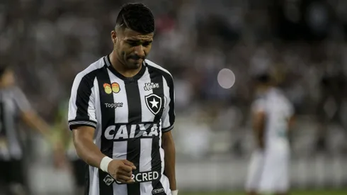 Rodrigo Aguirre jogador do Botafogo durante partida. Foto: Luciano Belford/AGIF