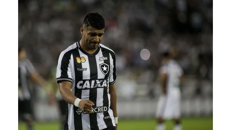 Rodrigo Aguirre jogador do Botafogo durante partida. Foto: Luciano Belford/AGIF