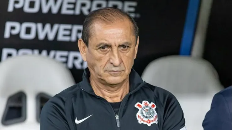 Foto: Rodrigo Coca/ Corinthians - Ramón Díaz na beira do campo acompanha partida do Corinthians