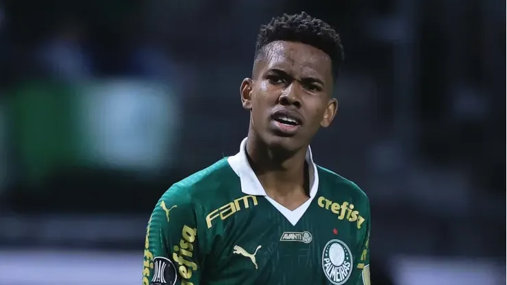 Estêvão em ação pelo Palmeiras - Foto: Ettore Chiereguini/AGIF -