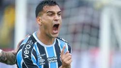 Cristaldo foi alvo do Santos, mas Caixinha exige permanência do armador no Grêmio - Foto: Maxi Franzoi/AGIF