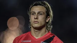 Canobbio tem contrato no Athletico-PR até 2026.