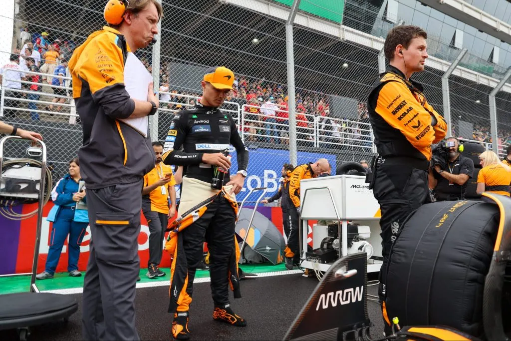 Lando Norris e sua equipe no GP de São Paulo