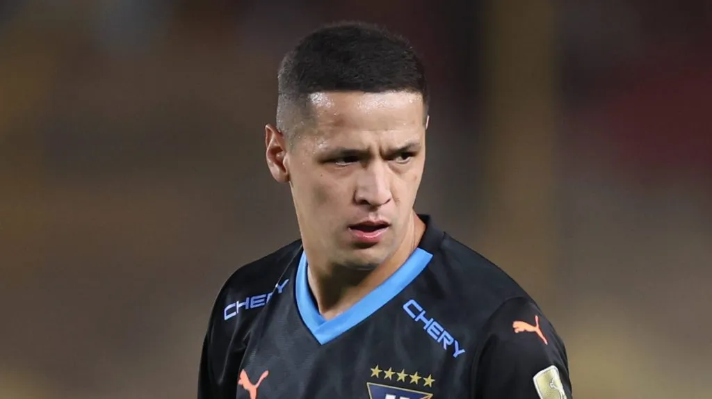 Álex Arce pode acertar com o Fluminense