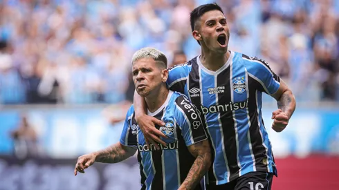 Dupla volta ao ataque do Grêmio