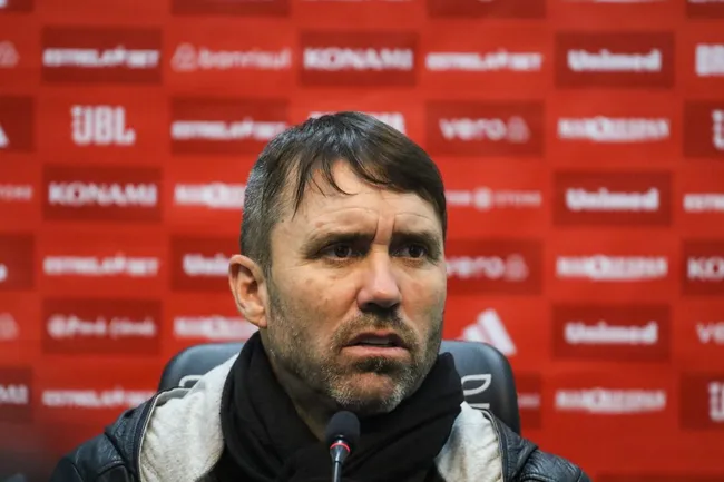 Foto: Leonardo Hubbe/AGIF – Coudet saiu sem deixar saudades na torcida do Internacional