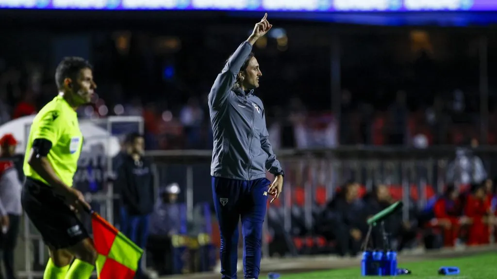 Zubeldia vem sendo elogiado no São Paulo –  Foto: Marco Miatelo/AGIF