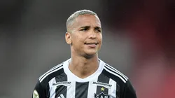 Deyverson durante partida realizada no Maracanã.