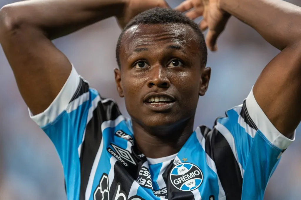 Nathan Fernandes fazendo comemoração no Grêmio - Foto: AGIF