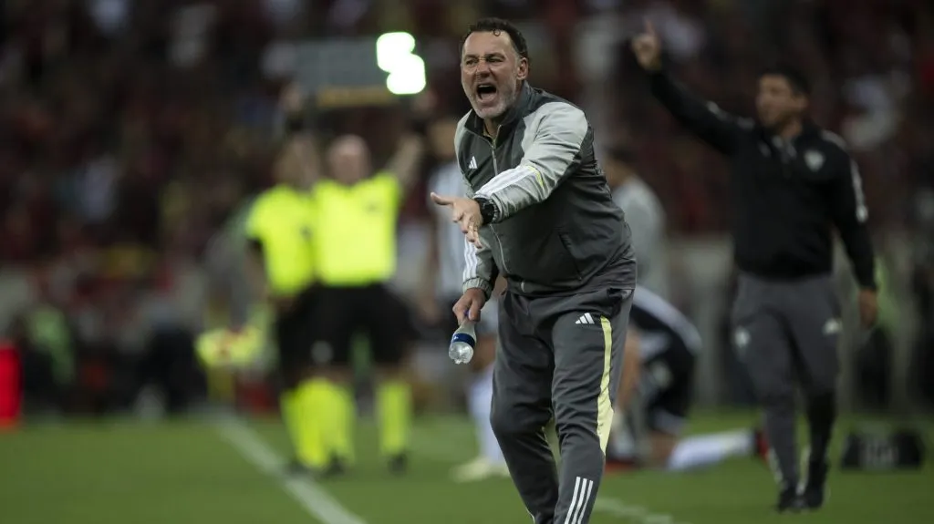 Gabriel Milito tecnico do Atletico-MG durante partida contra o Flamengo no estadio Maracana pelo campeonato Brasileiro A 2024. Foto: Jorge Rodrigues/AGIF