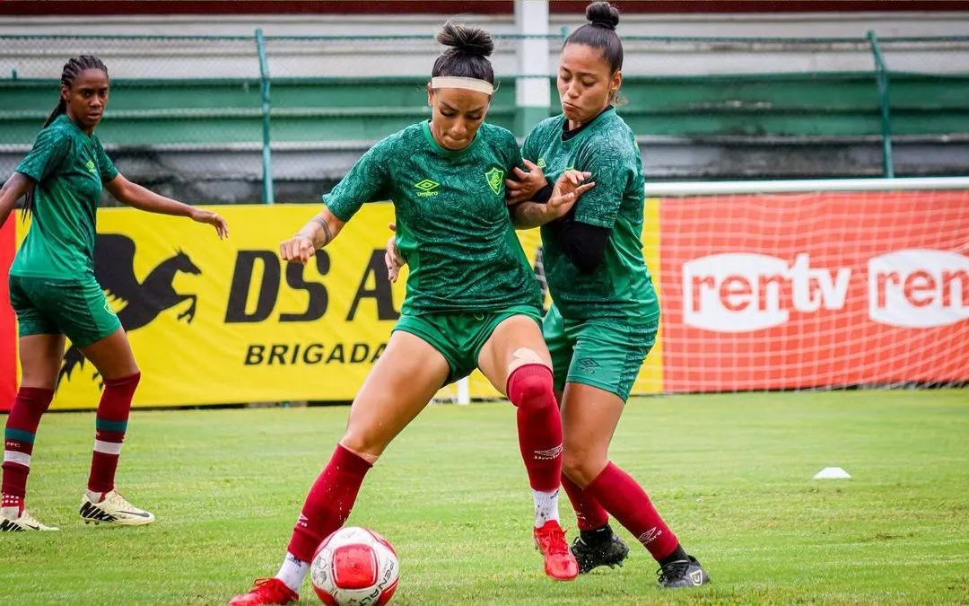 Guerreiras, do Fluminense disputam lance durante treino no CT das Laranjeiras com foco do Fla-Flu do Campeonato Carioca Feminino. Foto: Marina Garcia/FFC