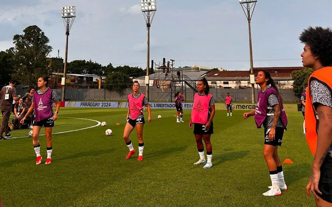 Yaya, do Corinthians treina junto com as companheiras para o confronto decisivo contra o Palmeiras no Paulistão. Foto: Rodrigo Gazzanel/Corinthians