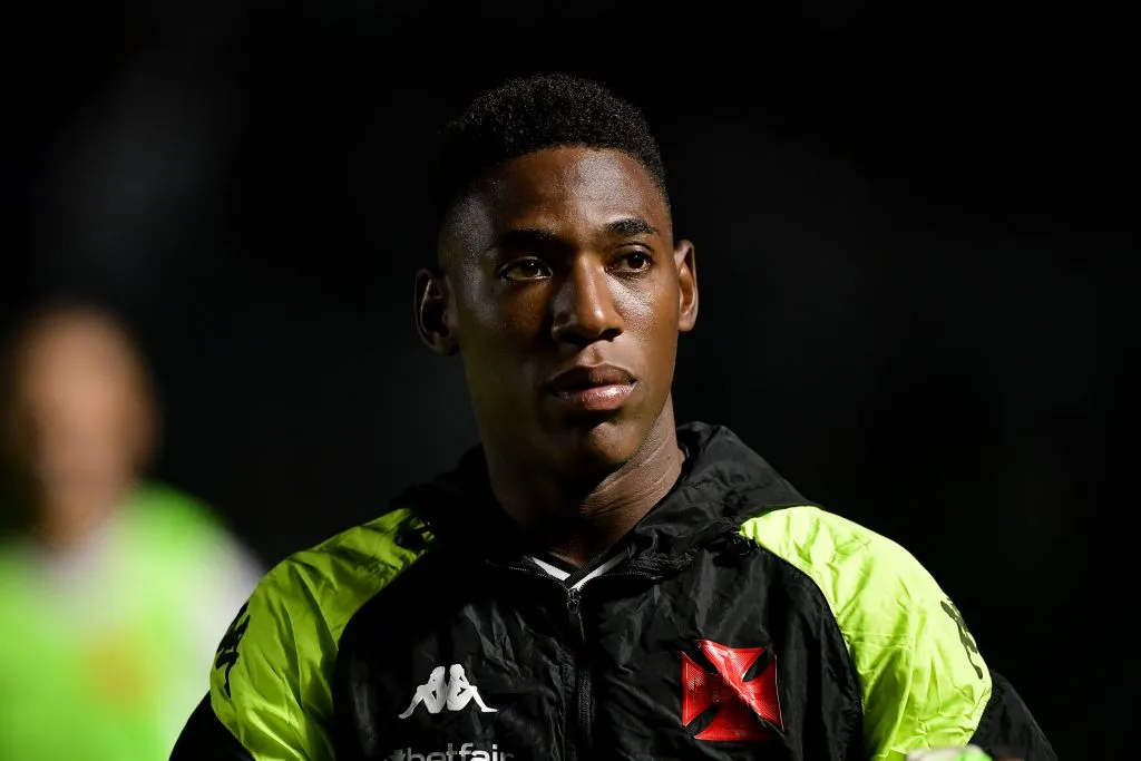 Leo jogador do Vasco durante partida contra o Athletico-PR no estadio Sao Januario pelo campeonato Brasileiro A 2024. Foto: Thiago Ribeiro/AGIF