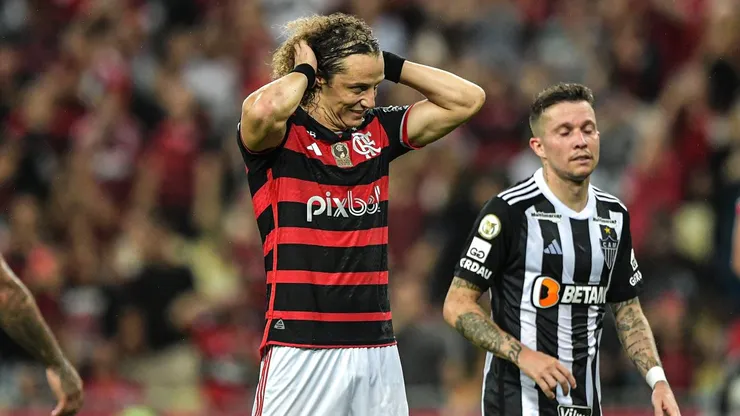 David Luiz jogador do Flamengo erra pênalti na partida contra o Atlético-MG no Maracanã pelo Campeonato Brasileiro A 2024. Foto: Thiago Ribeiro/AGIF