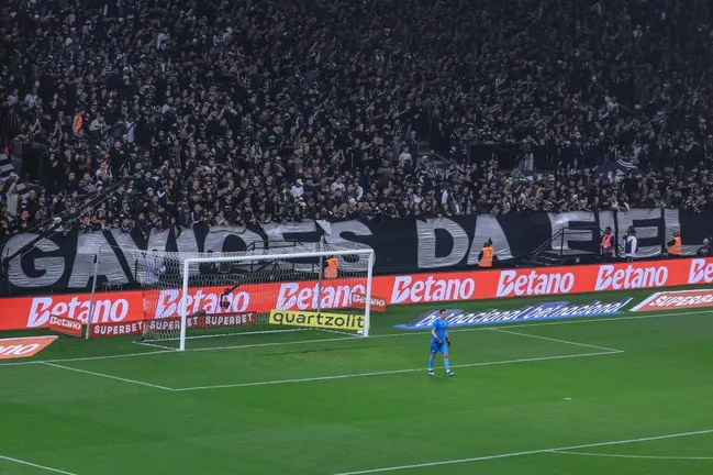 O projeto tem objetivo de aproximar mais o público feminino do esporte em jogos nos estádios do Brasil Foto: Marcello Zambrana/AGIF