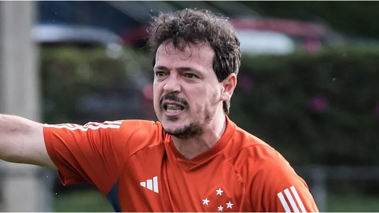 Fernando Diniz terá desfalques no Cruzeiro. Foto: Gustavo Aleixo/Cruzeiro Foto: Gustavo Aleixo/Cruzeiro IMPORTANTE: Imagem destinada a uso institucional e divulgação, seu uso comercial está vetado incondicionalmente por seu autor e o Cruzeiro Esporte Clube. IMPORTANT: image intended for institutional use and distribution. Commercial use is prohibited unconditionally by its author and Cruzeiro Esporte Clube.