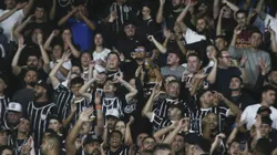 Torcida durante partida entre Gremio e Corinthians no estadio Couto Pereira pelo campeonato Copa Do Brasil 2024