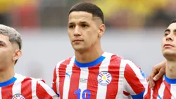 Alex Arce, em jogo do Paraguai - Foto: Hector Vivas/Getty Images