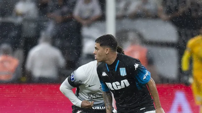 Foto: Anderson Romao/AGIF – Quintero em ação contra o Corinthians, pela Sul-Americana.