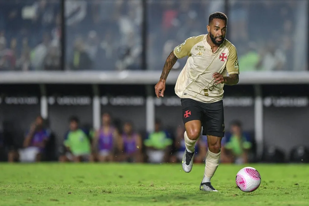 Contratação de Alex Teixeira foi uma das exigências de Philippe Coutinho para retornar ao Vasco. Foto: Thiago Ribeiro/AGIF