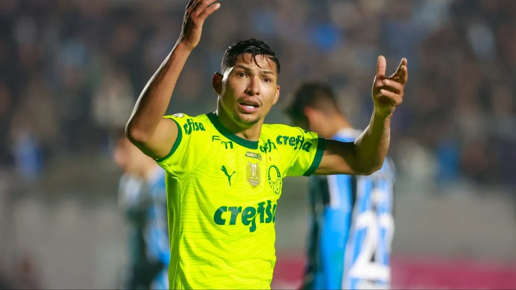 Rony reclamando. Foto: Luiz Erbes/AGIF