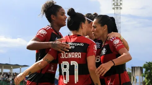 Jucinara, jogadora do Flamengo comemora classificação e vitória sobre o Botafogo na semifinal do Carioca Feminino