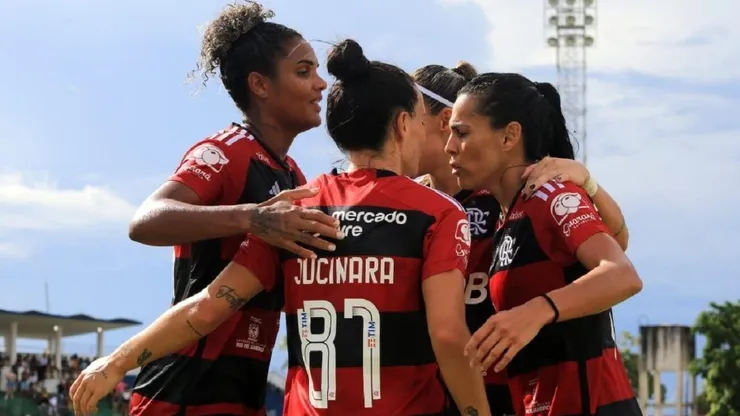 Jucinara, jogadora do Flamengo comemora classificação e vitória sobre o Botafogo na semifinal do Carioca Feminino