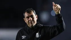 Carille durante partida do Santos contra o Ituano