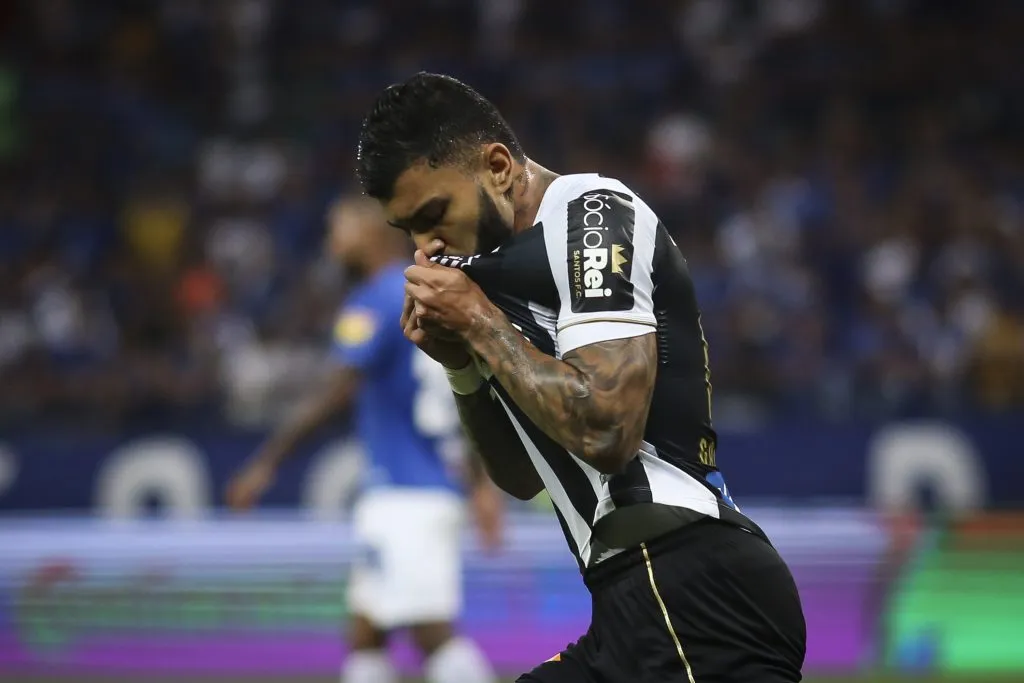 Gabigol comemorando gol pelo Santos. Foto: Thomás Santos/AGIF