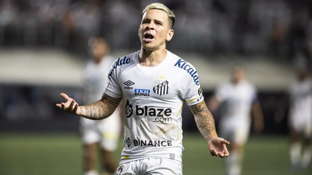 Soteldo não é bem-vindo pela organizada no Santos - Foto: Abner Dourado/AGIF.