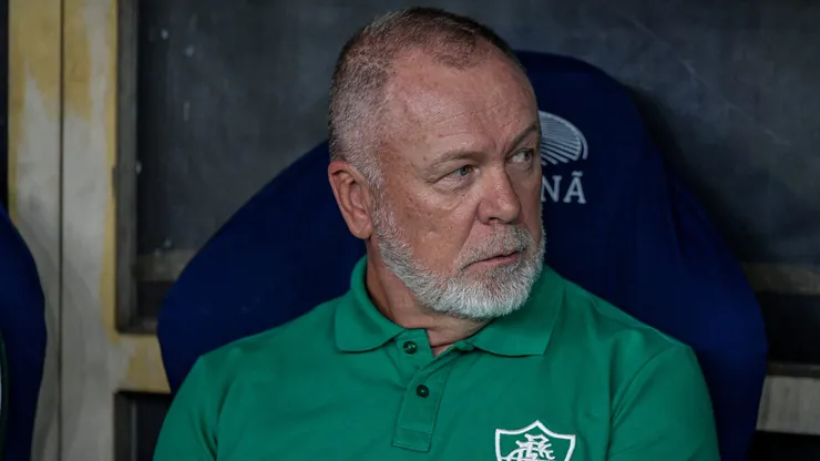 Mano Menezes técnico do Fluminense durante partida contra o Grêmio no Maracanã pelo Campeonato Brasileiro A 2024. Foto: Thiago Ribeiro/AGIF