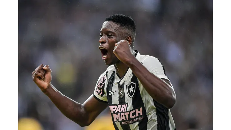 RJ - RIO DE JANEIRO - 18/10/2024 - BRASILEIRO A 2024, BOTAFOGO X CRICIUMA - Luiz Henrique jogador do Botafogo durante partida contra o Criciuma no estadio Maracana pelo campeonato Brasileiro A 2024. Foto: Thiago Ribeiro/AGIF