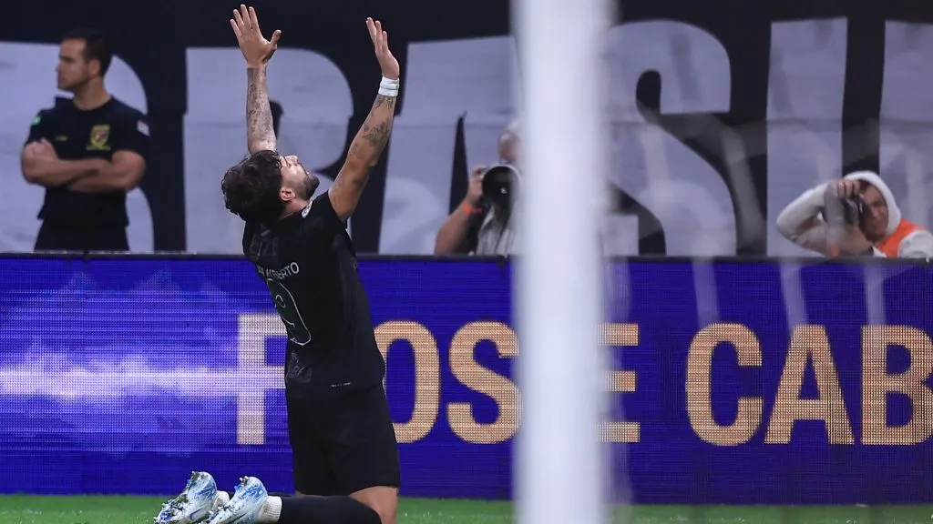 Yuri Alberto comemorando gol. Foto: Marcello Zambrana/AGIF