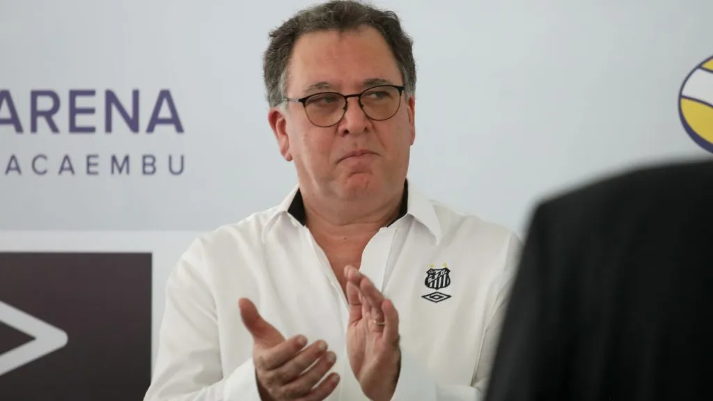 Marcelo Teixeira aplaudindo. Foto: Reinaldo Campos/AGIF