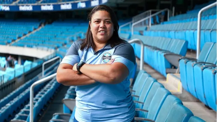 Técnica das Gurnias Gremistas, Thaissan Passos após coletiva de apresentação, na Arena do Grêmio
