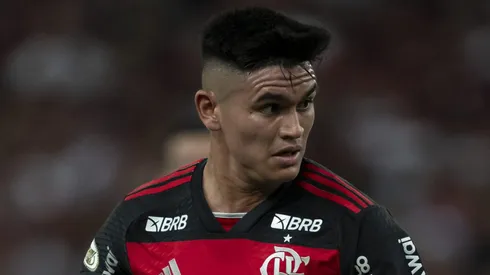 Alcaraz foi um dos reforços contratados recentemente pelo Mengão