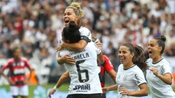 Tamires do Corinthians comemora com as companheiras a goleada de 4 a 1 sobre o Flamengo, na Neo Química - Supercopa Feminina do Brasil 2023