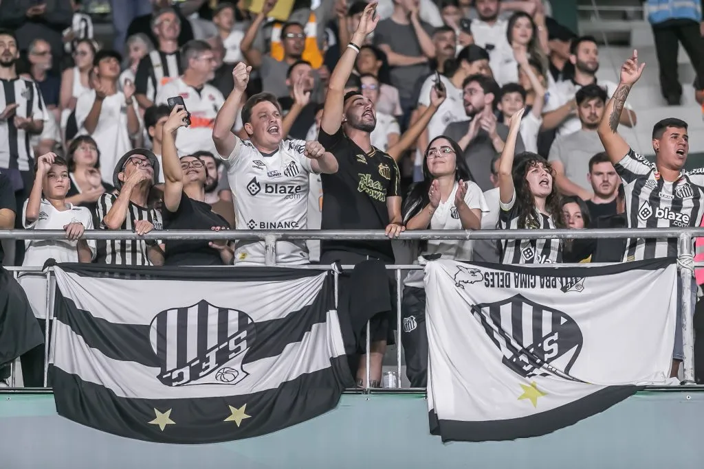 Torcedores do Peixe presentes no Couto Pereira. Foto: Fernando Teramatsu/AGIF