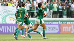 Poliana, do Palmeiras comemora com companheiras do elenco gol da classificação durante final da partida contra a Ferroviária, no Allianz Parque - Campeonato Paulista Feminino