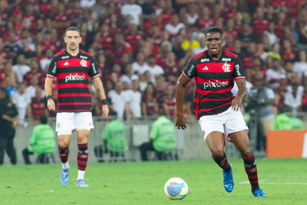 Evertton Araújo é líder de desarmes e interceptações no Flamengo de Filipe Luís – Foto: IMAGO