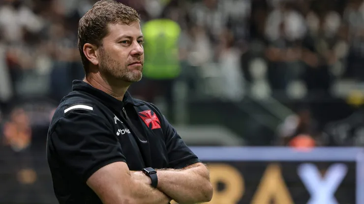 Contratação de R$ 24 milhões, Sforza vem perdendo espaço com Rafael Paiva