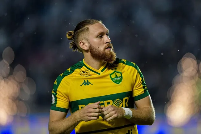 Foto: Thiago Ribeiro/AGIF – Pitta pode jogar no Internacional e frustrar os planos do Fluminense