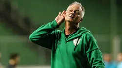Lisca, técnico do América, comemora vitoria ao final da partida contra o Sport no estadio Independencia pelo campeonato Brasileiro B 2024. Foto: Gilson Lobo/AGIF
