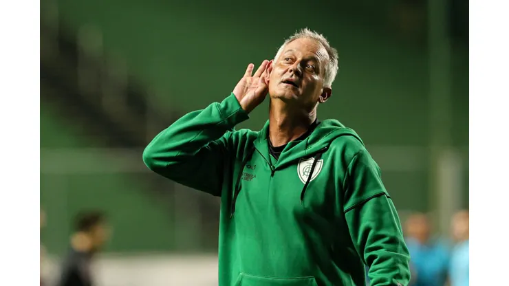 Lisca, técnico do América, comemora vitoria ao final da partida contra o Sport no estadio Independencia pelo campeonato Brasileiro B 2024. Foto: Gilson Lobo/AGIF