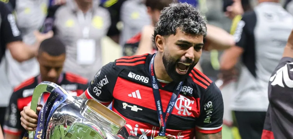 Gabigol comemorou seu último título pelo Flamengo - Foto: Gilson Lobo/AGIF.