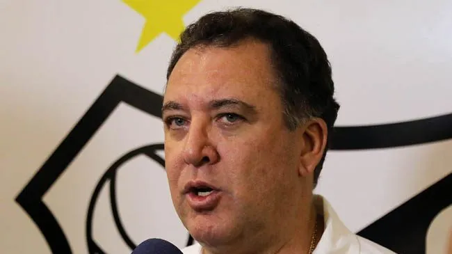 Foto: Foto: Pedro Ernesto Guerra Azevedo/Santos FC – Marcelo Teixeira, presidente alvinegro, tem alvo definido para o lugar de Carille.