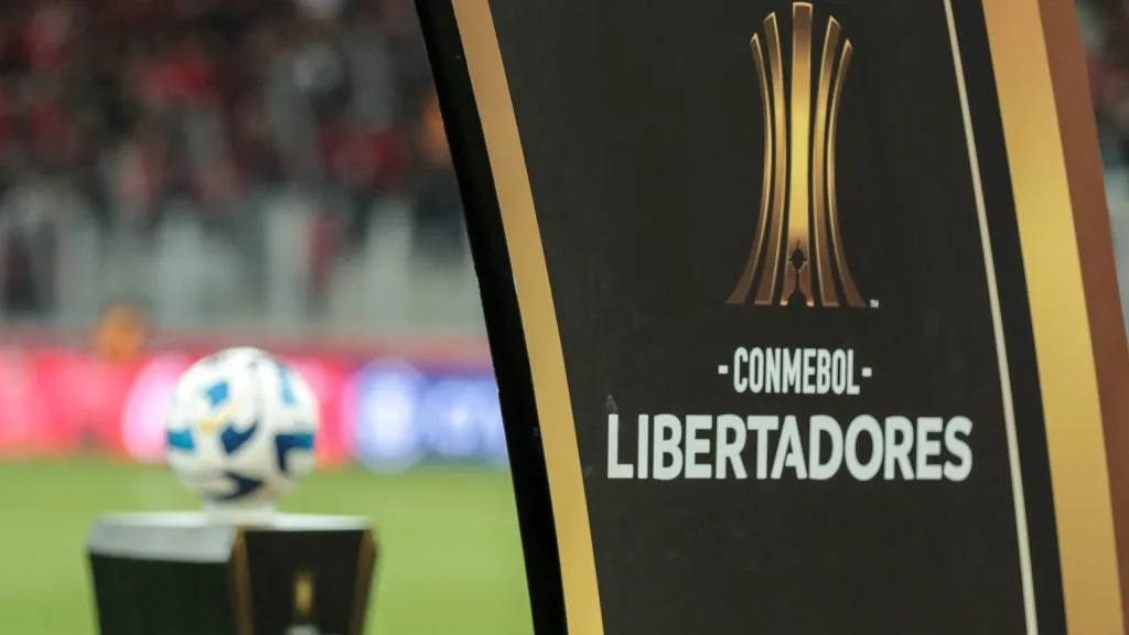Bola da Libertadores. Foto: Robson Mafra/AGIF