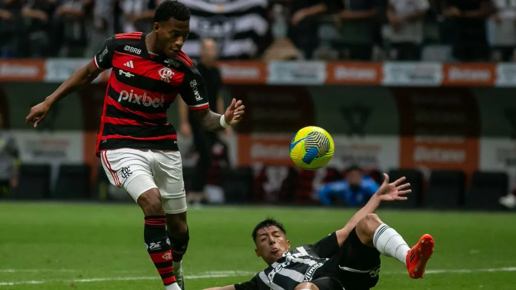 Gol de Plata contra o Atlético. Foto: Fernando Moreno/AGIF