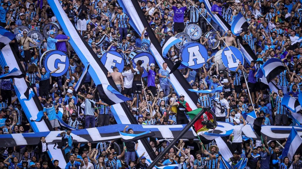Torcida Geral do Grêmio não se calou sobre acusção de que vai perseguir protestos contra Renato –  Foto: Maxi Franzoi/AGIF